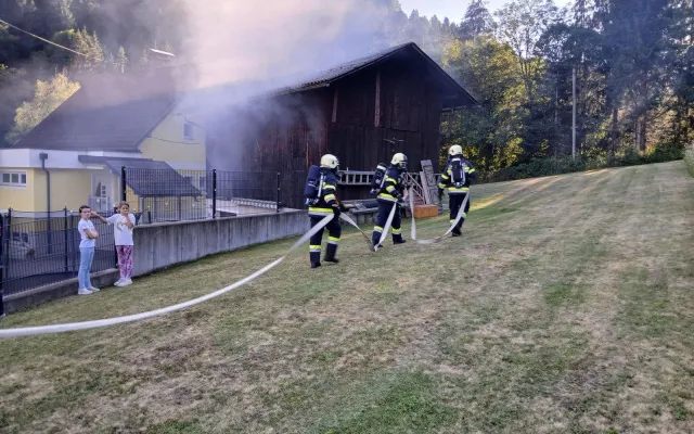 Zugsübung: Gebäudebrand