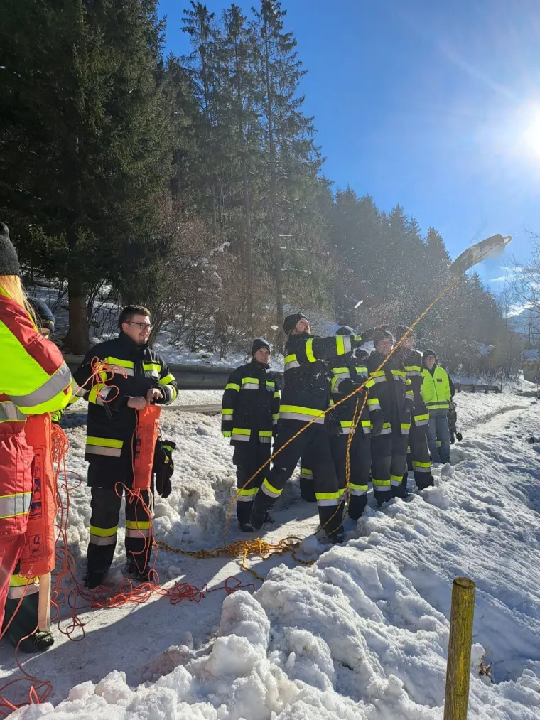 Übung mit der Wasserrettung 9