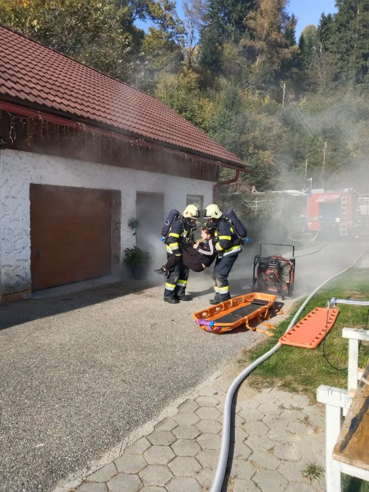 Gemeinschaftsübung: Gebäudebrand 16
