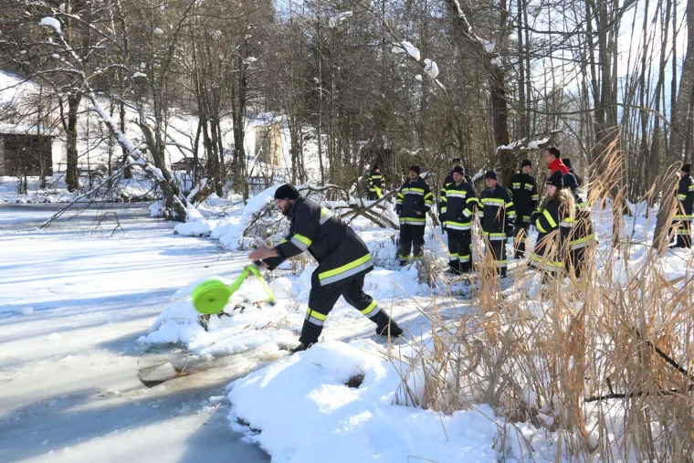 Übung mit der Wasserrettung 22