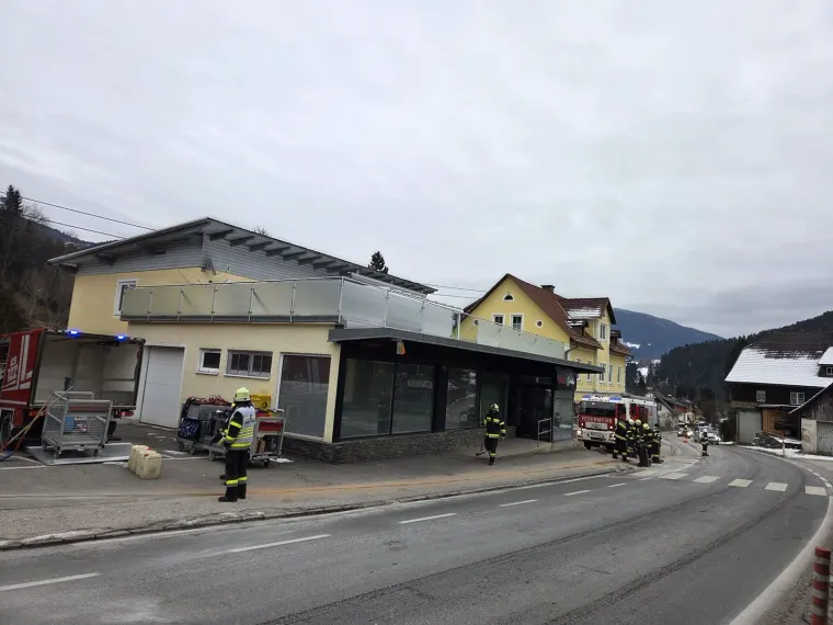 Ölaustritt/Kraftstoffaustritt 8
