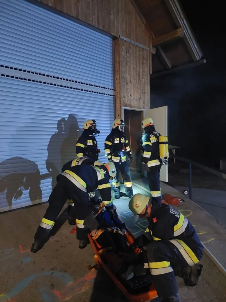 Zugsübung: Gebäudebrand 17