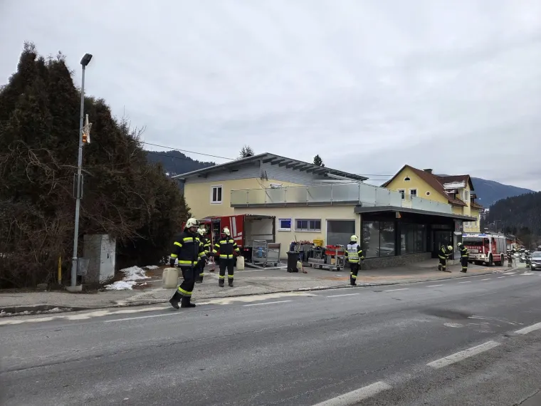 Ölaustritt/Kraftstoffaustritt 6