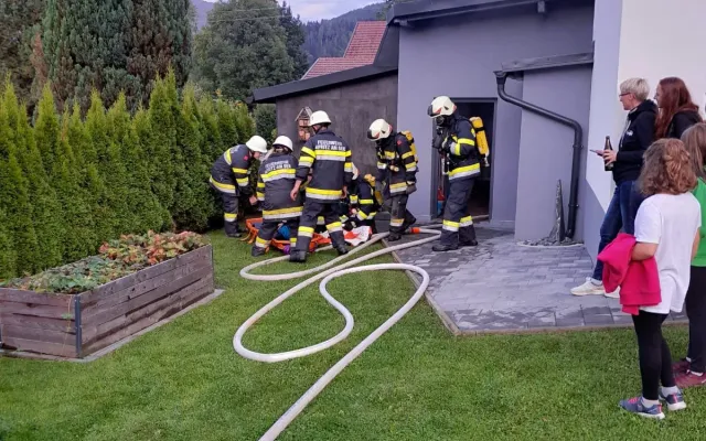 Übung: Personenrettung: Gebäudebrand