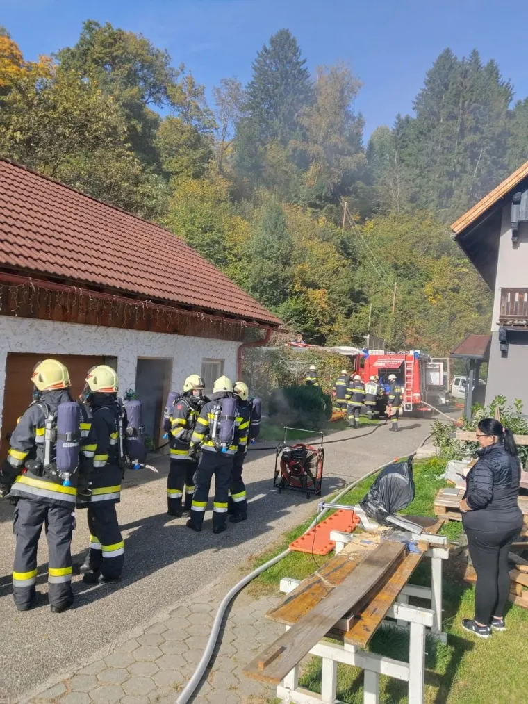 Gemeinschaftsübung: Gebäudebrand 13
