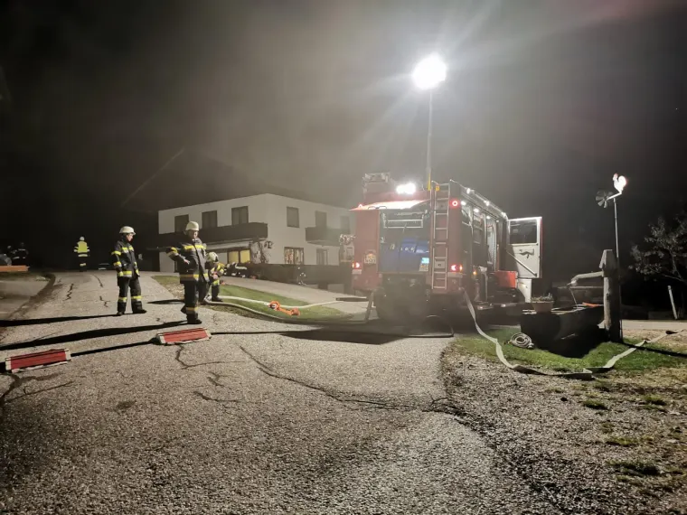 Nachtübung: Gebäudebrand 33