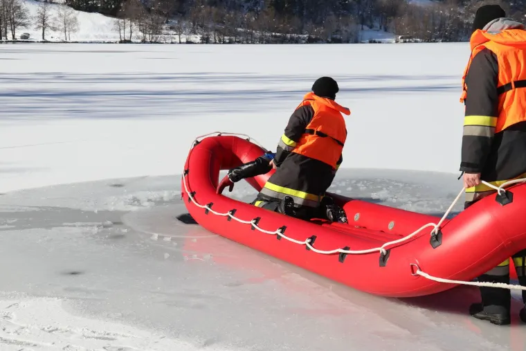 Übung mit der Wasserrettung 13