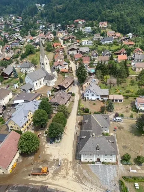Erdrutsch, Mure 11