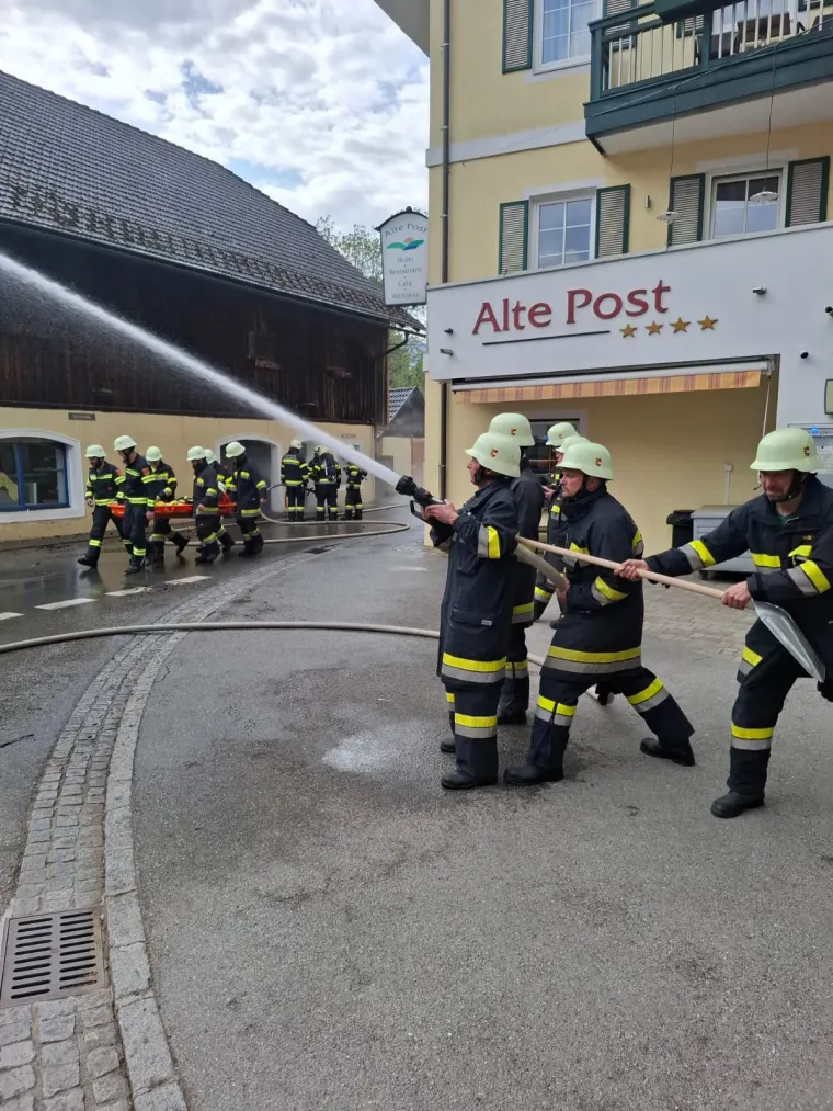 Gemeinschaftsübung: Gebäudebrand 22