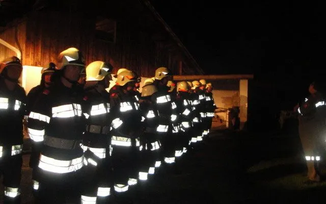 Nachtübung: Gebäudebrand