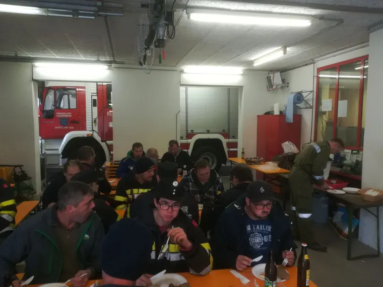 Die Feuerwehr kennt keine Sonntagsruhe 8