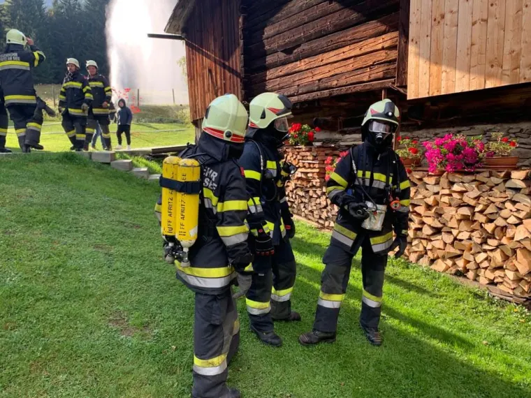Gemeinschaftsübung: Gebäudebrand 16