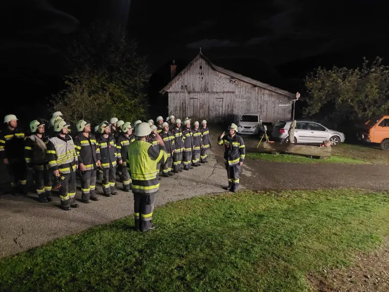 Nachtübung: Gebäudebrand 42