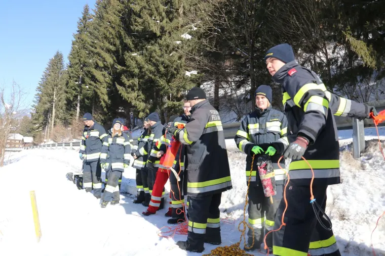 Übung mit der Wasserrettung 8