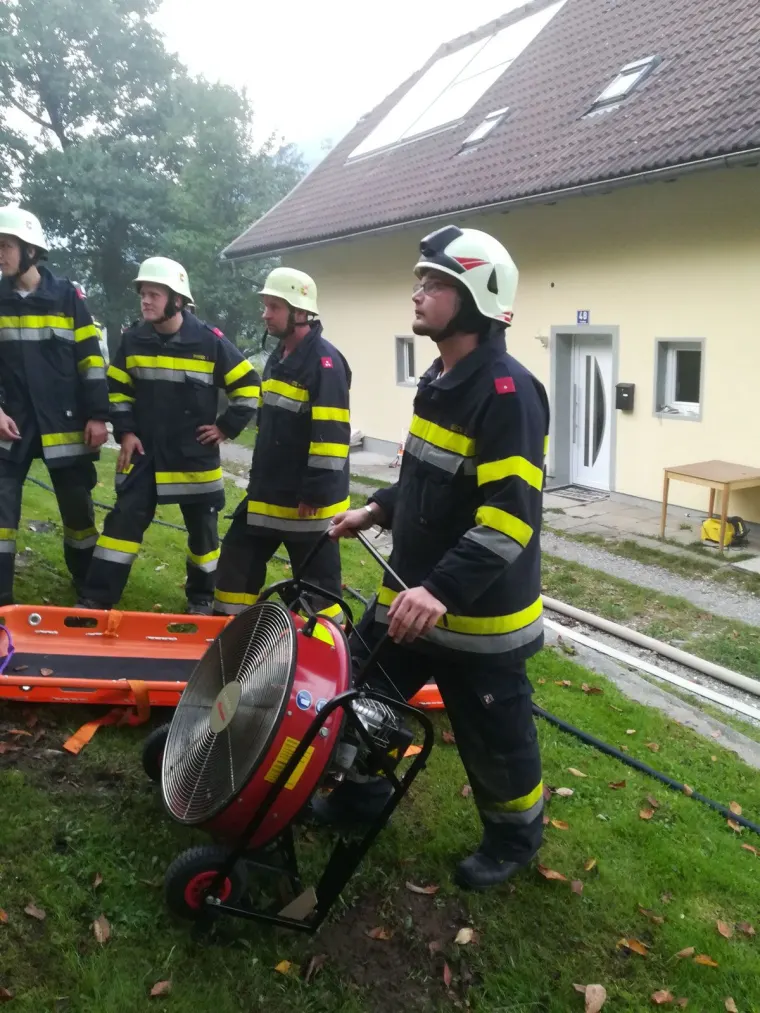 Übung: Personenrettung: Gebäudebrand 6