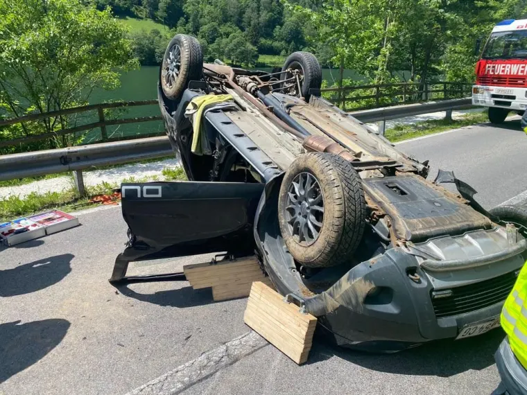 Verkehrsunfall mit eingeklemmter Person 1