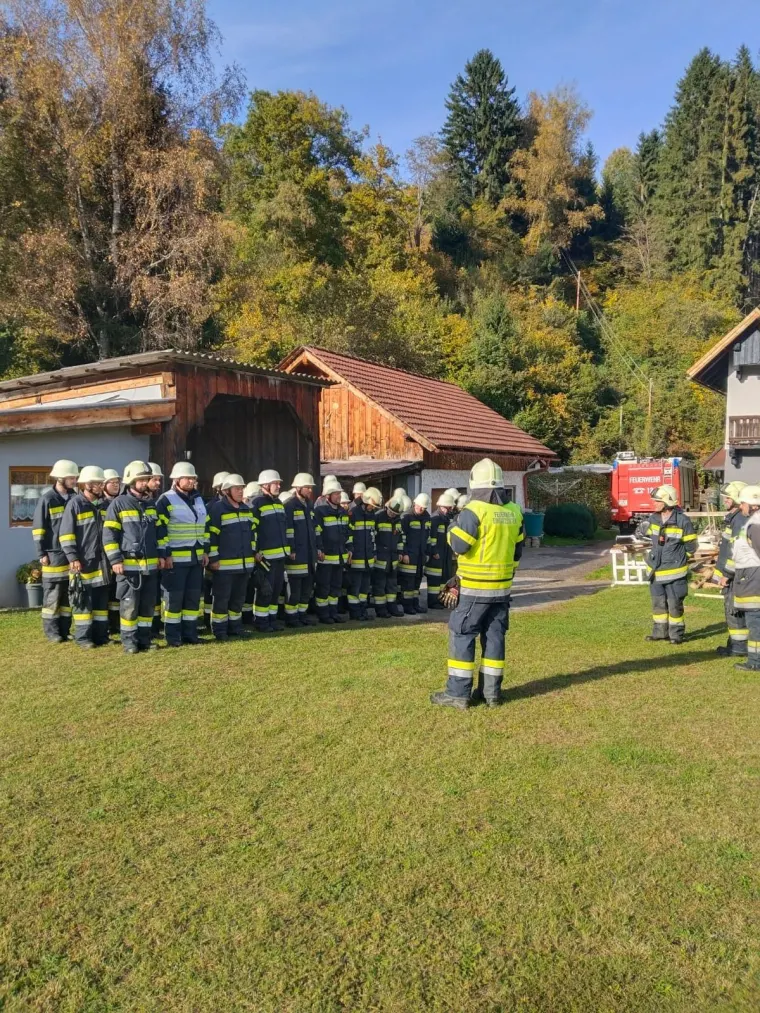 Gemeinschaftsübung: Gebäudebrand 11