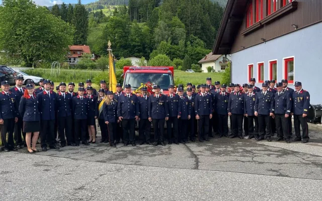 Empfang des neuen Fahrzeugs