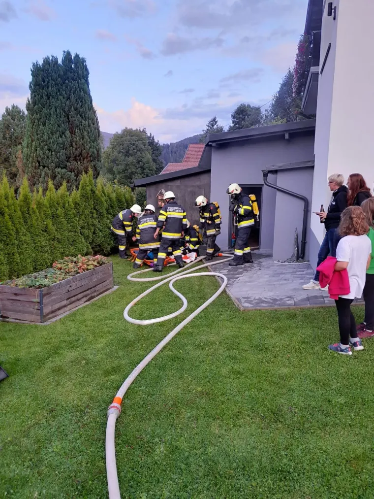 Übung: Personenrettung: Gebäudebrand 1