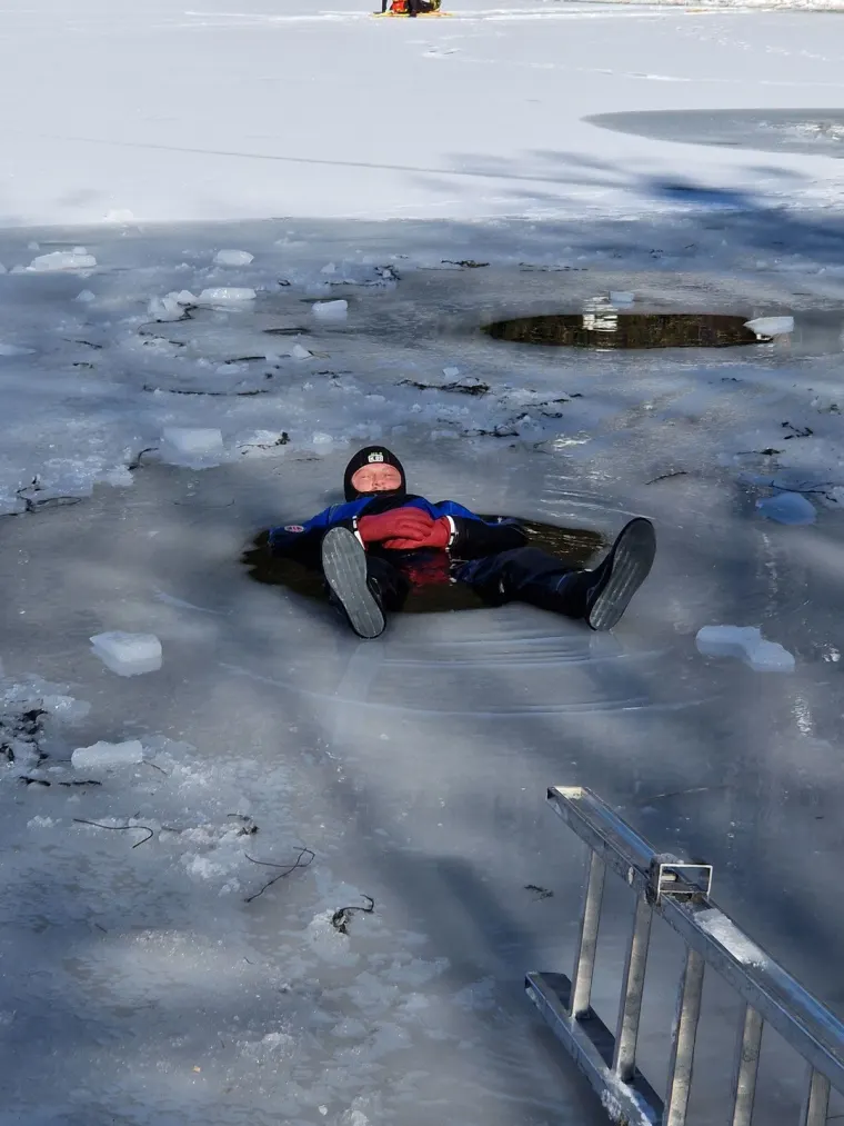 Übung mit der Wasserrettung 18