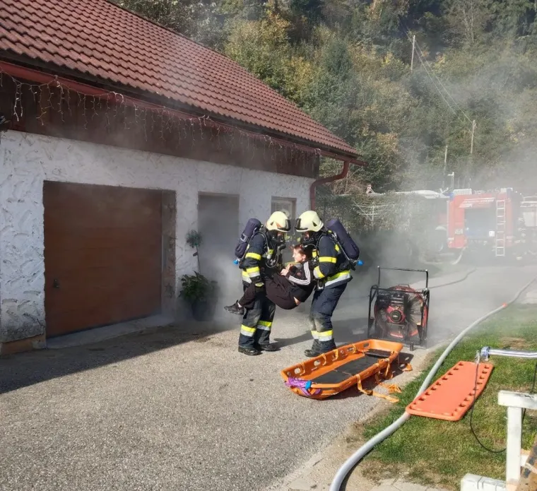 Gemeinschaftsübung: Gebäudebrand 1