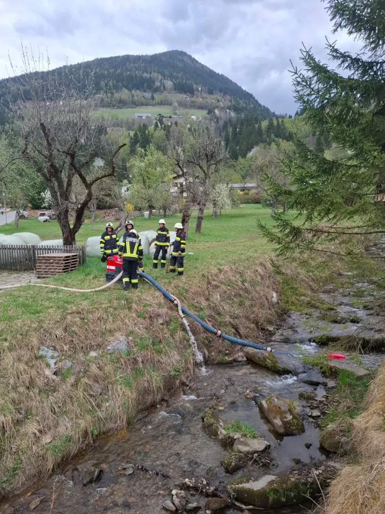 Gemeinschaftsübung: Gebäudebrand 13
