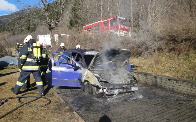 Fahrzeugbrand in Feld am See