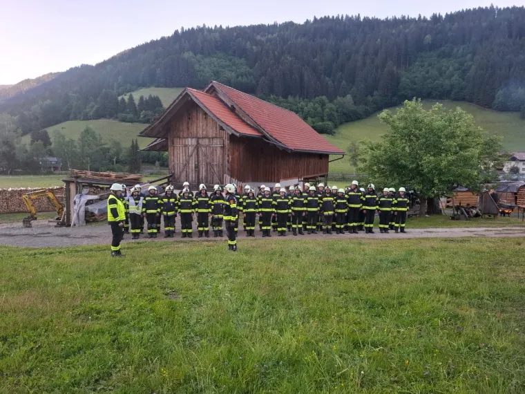 Zugsübung: Gebäudebrand 12