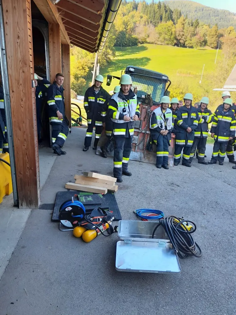 Gemeinschaftsübung: Gebäudebrand 14