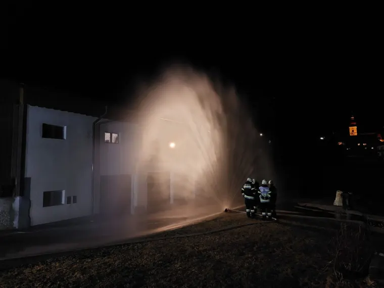 Zugsübung: Gebäudebrand 12