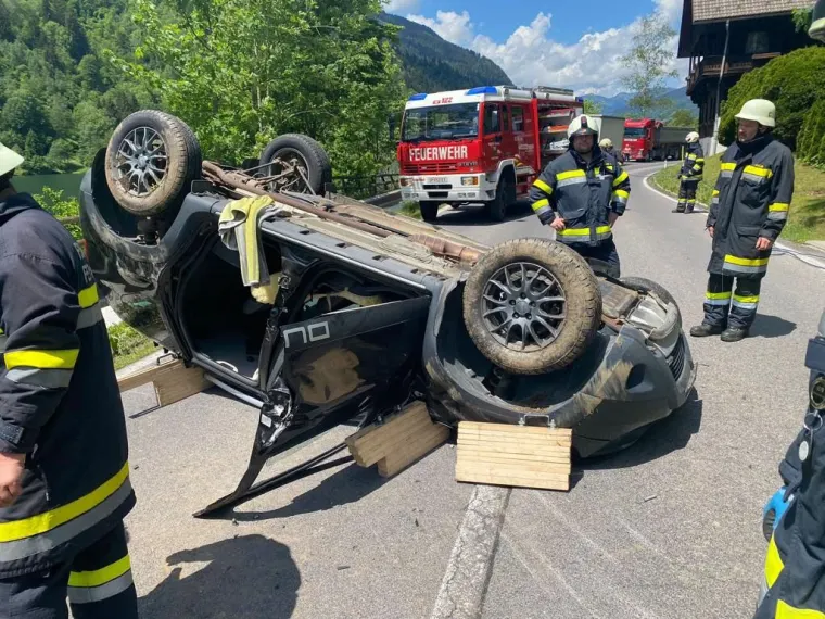 Verkehrsunfall mit eingeklemmter Person 3