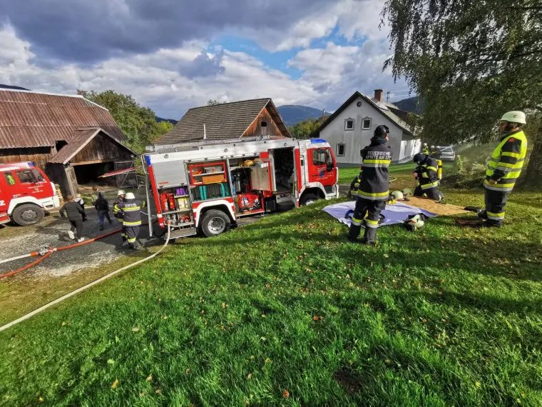 Gemeinschaftsübung: Gebäudebrand 17