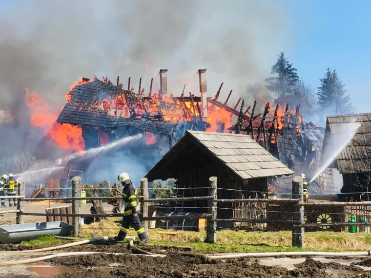 Brand Dachstuhl 7