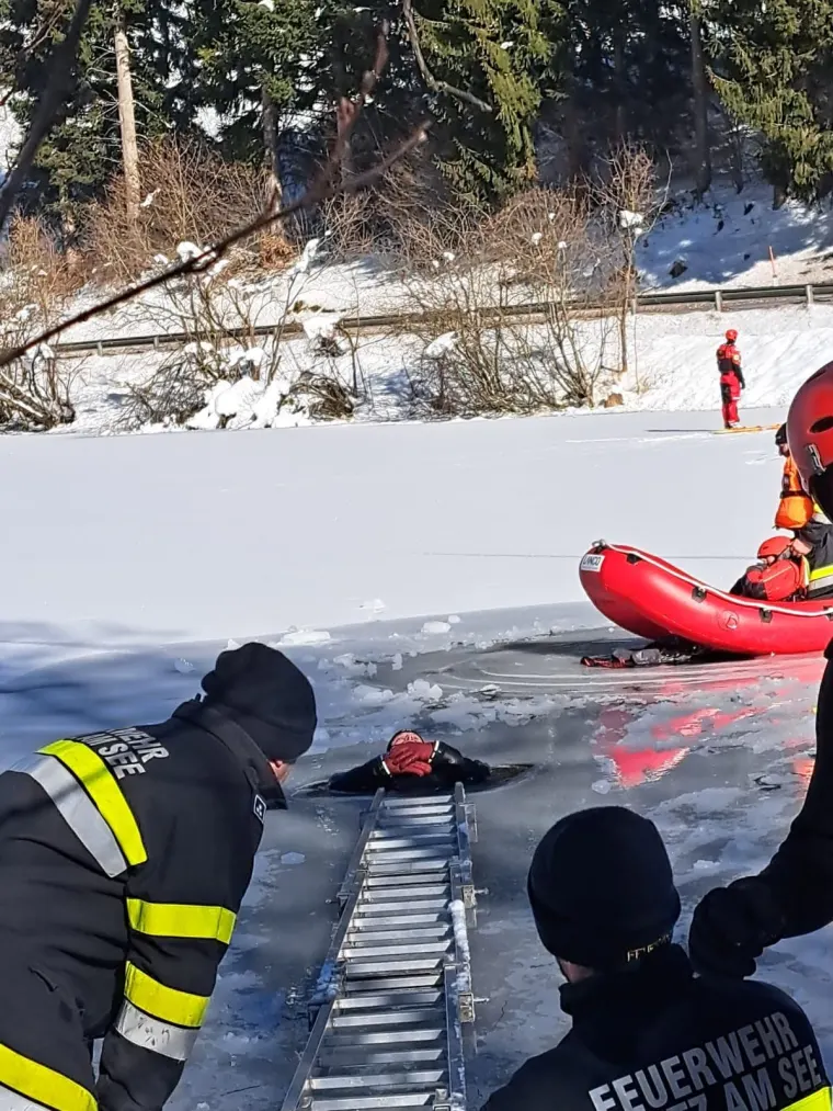 Übung mit der Wasserrettung 21